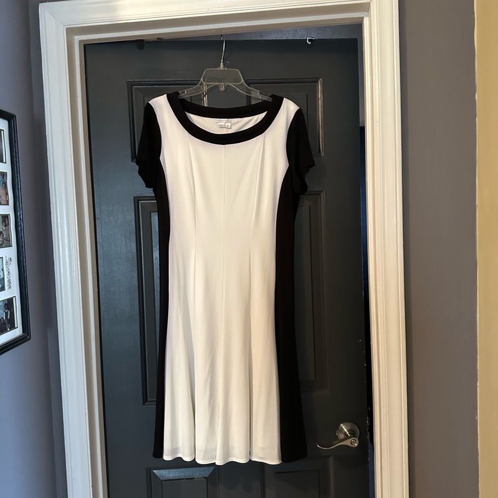 Ladies shirt sleeve black and white dress